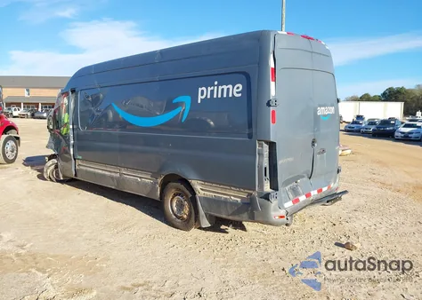 2019 Mercedes-Benz Sprinter 2500 High Roof V6 from USA, damaged, VIN WD4PF1CD9KP124656